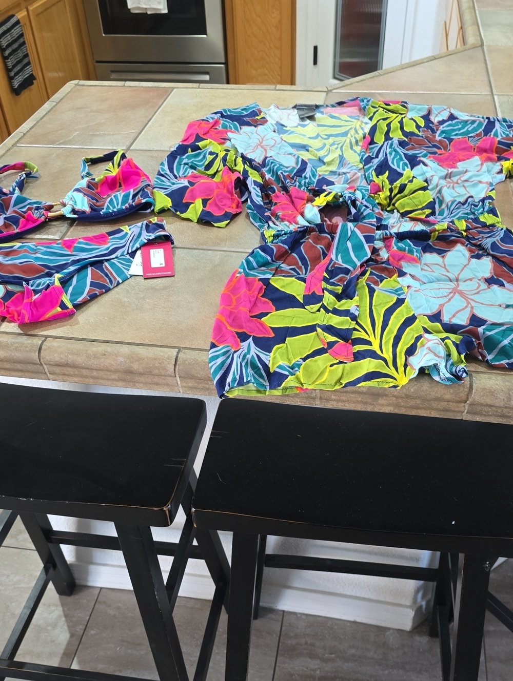 Vince Camuto Multi-Color Floral Swim   Set in Aqua, Navy & Coral Sz Med Nwt